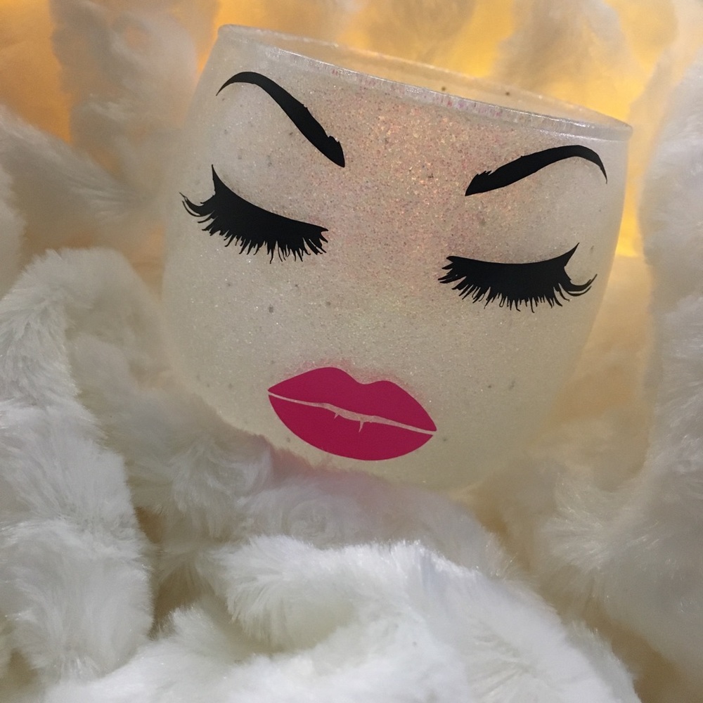 Makeup brush holder